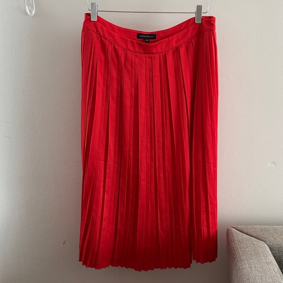 Banana Republic Dresses & Skirts - Banana Republic Pleated Midi Skirt in Red Flowing A-Line Silk Satin zip-up hip